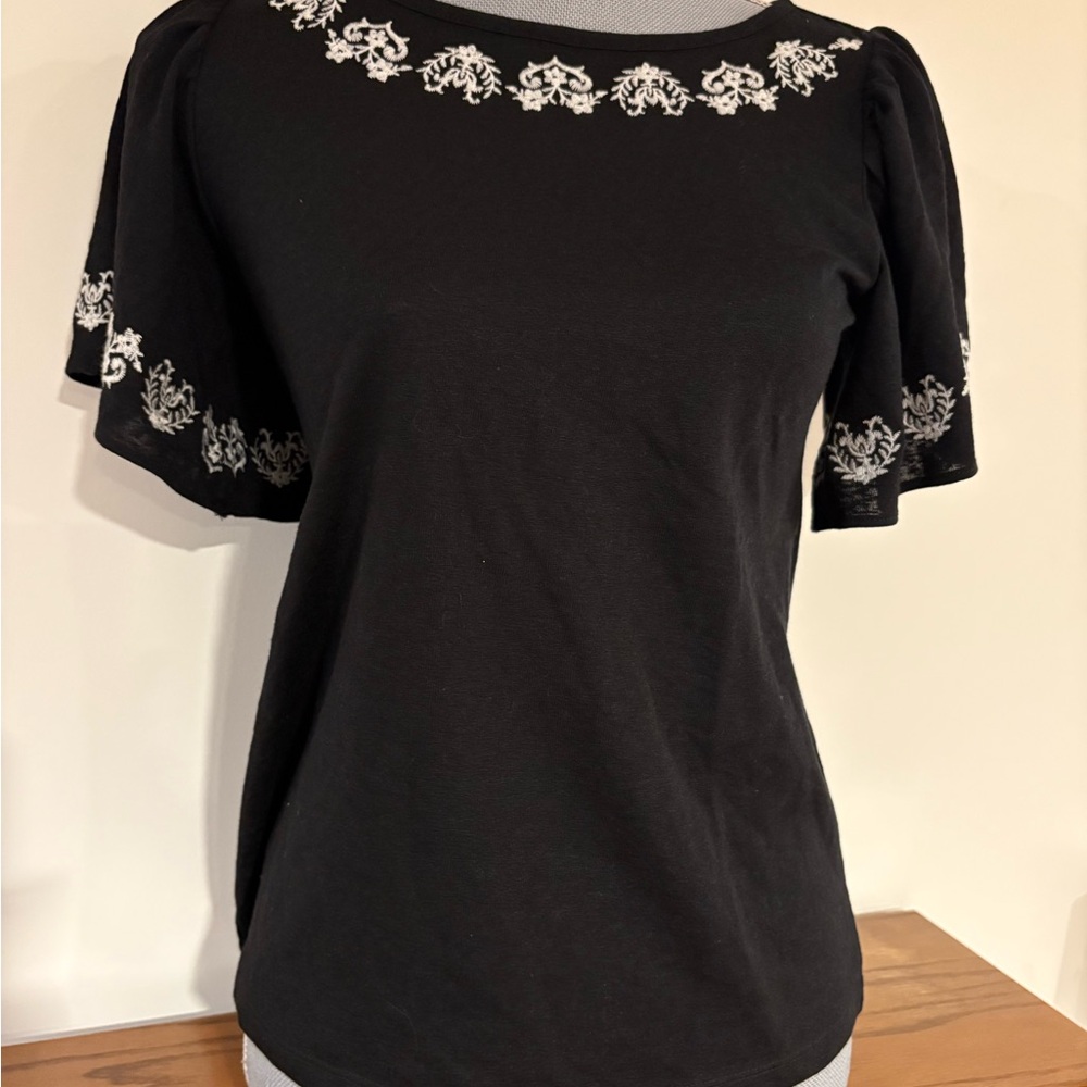 LOFT Women’s Black and White Embroidered Top size XS